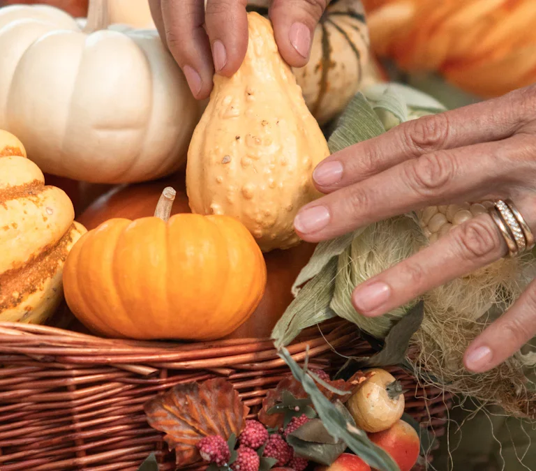 How to Write Warm and Memorable Thanksgiving Greetings